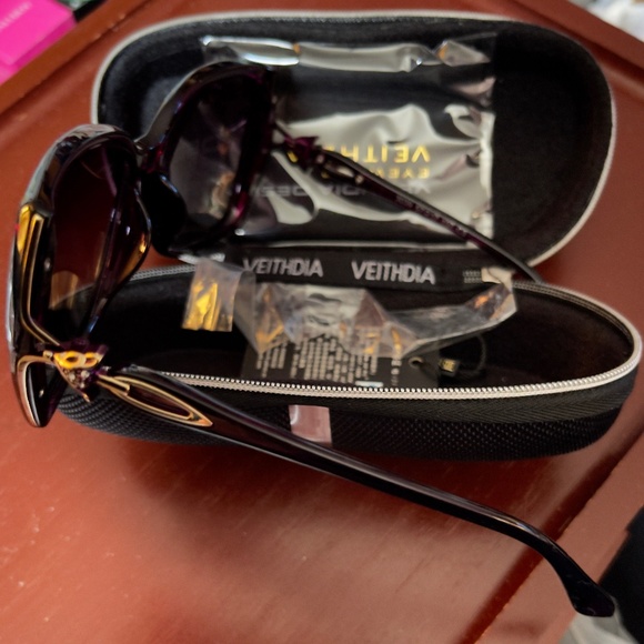 Ladies Sunglases - Picture 1 of 7